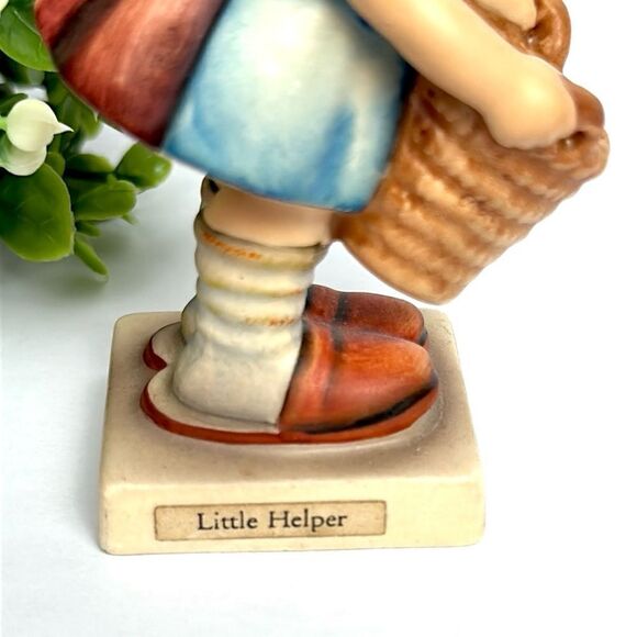 Goebel Hummel “Little Helper" Girl Figurine #73 West Germany Vintage 4” - Picture 8 of 10